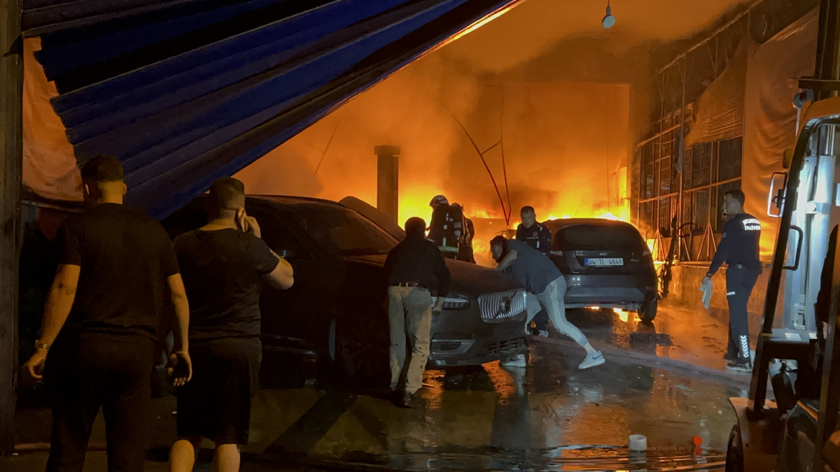 Tamire verdikleri araçlar kül oldu! Sahipleri şokta