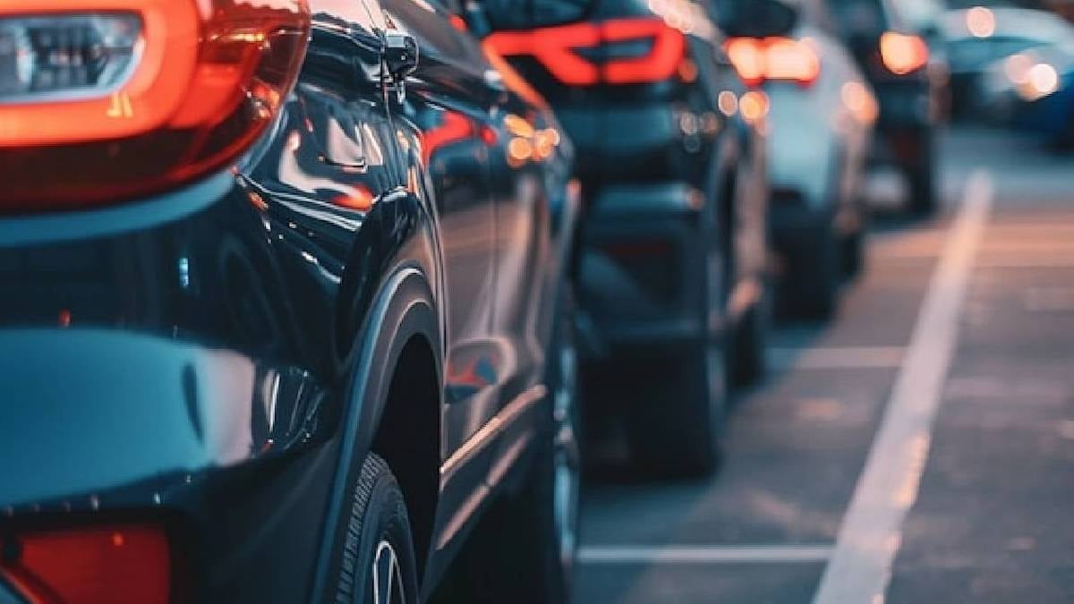 BMW ve Mercedes'i geride bıraktı: 2026'nın en iyi benzinli araçları belli oldu