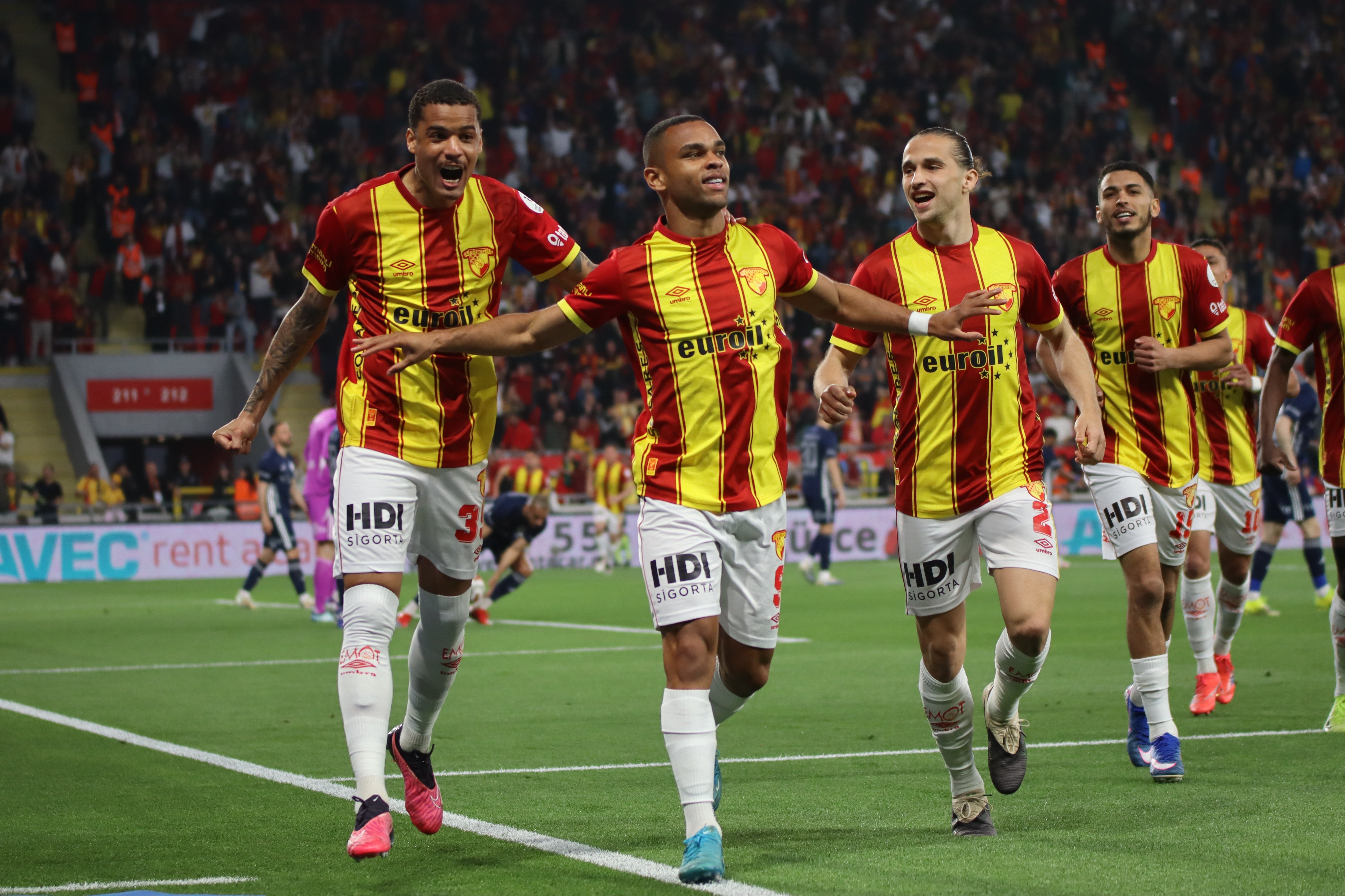 Göztepe'nin yıldızı rekor kırdı! 16 saniyede ateşe attı