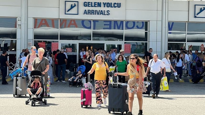 Rotayı Türkiye'ye kırdılar: 12 bin TL'lik tatil için kilometrelerce uzaktan akın ediyorlar