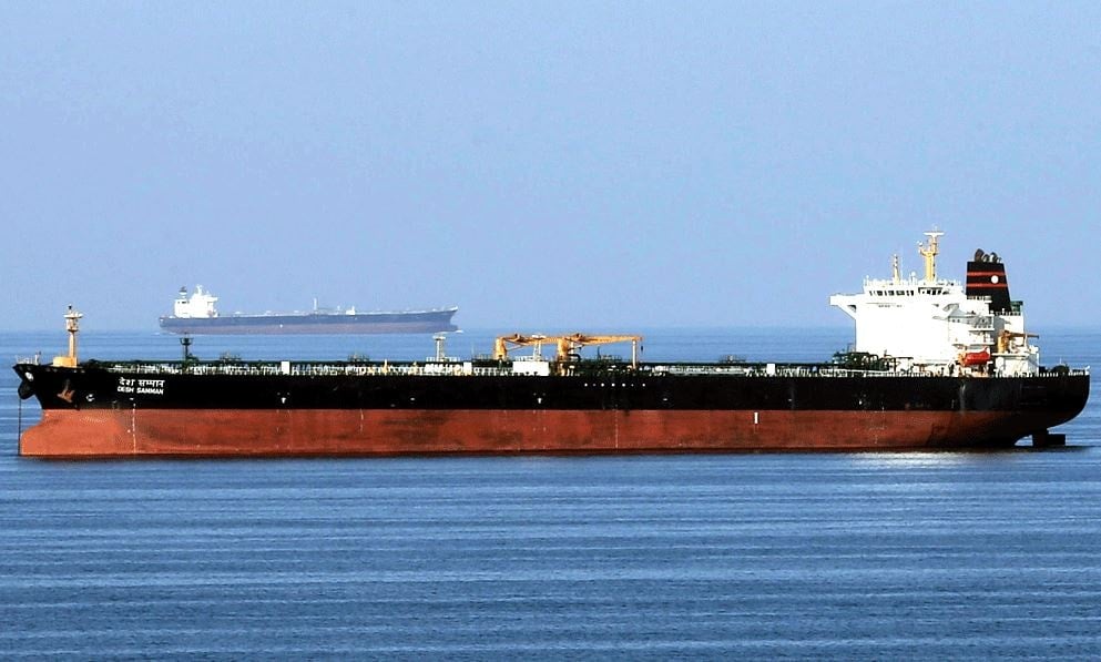 Ülkesine petrol yetiştirmek için ablukayı delen ilk gemi oldu: 450 bin varili aldı gidiyor