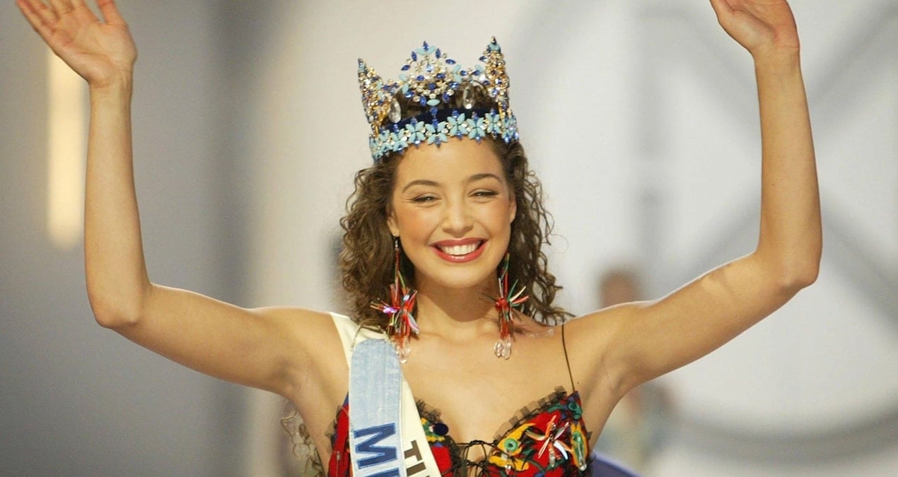 Önce Türkiye sonra Dünya güzeli oldu… Şimdi sahneden sahneye koşuyor