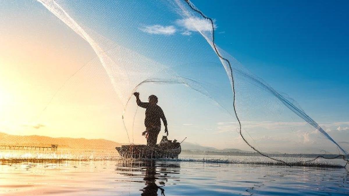 Balıkçılar nesli tükenmiş olan garip bir yaratık yakaladı