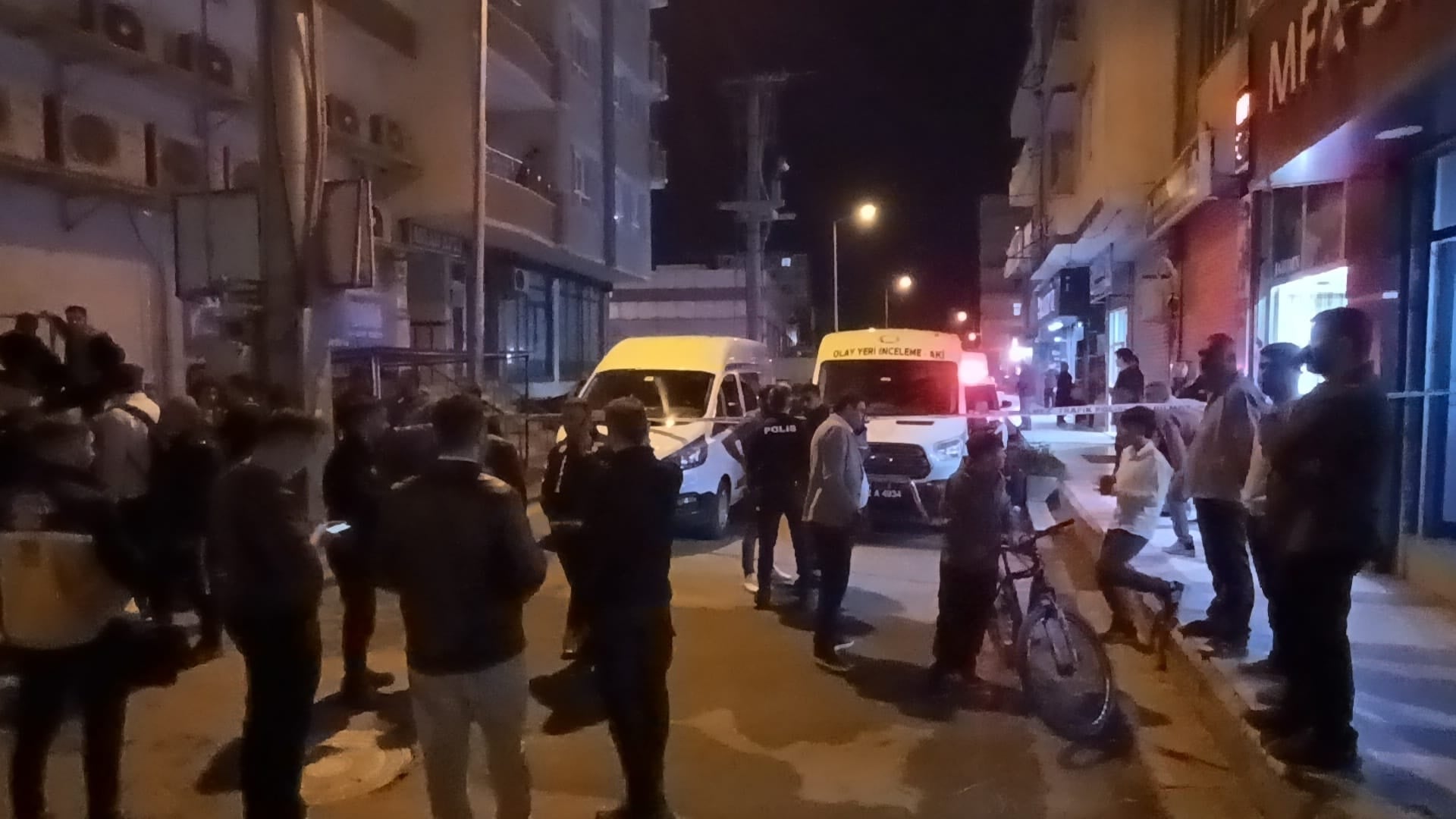 Yanan evde iki ceset bulundu