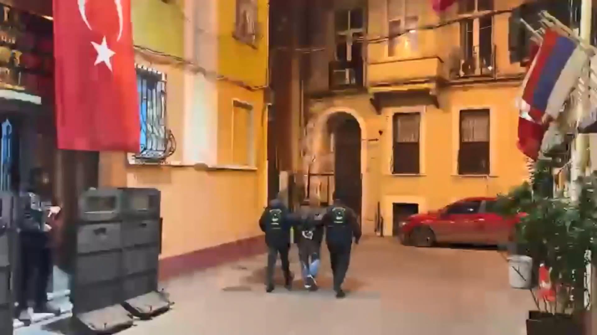 Kaldırımdaki bez çantayı çaldı, cezaevine gönderildi