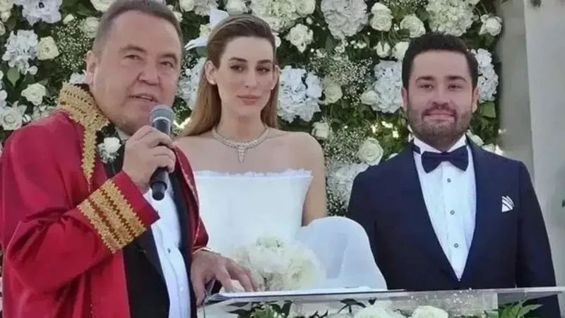 Muhittin Böcek'in gelini Zuhal Böcek gözaltına alındı