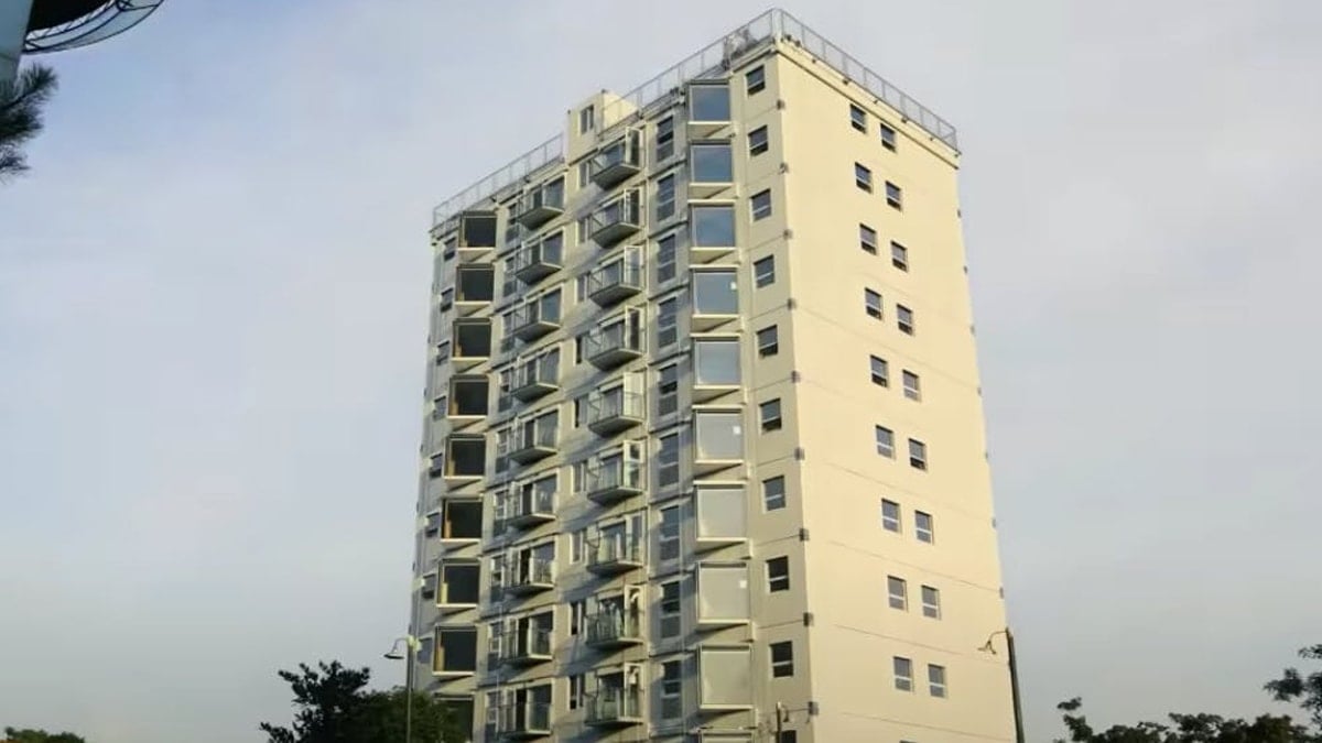 Sadece 28 saatte 10 katlı apartman diktiler 