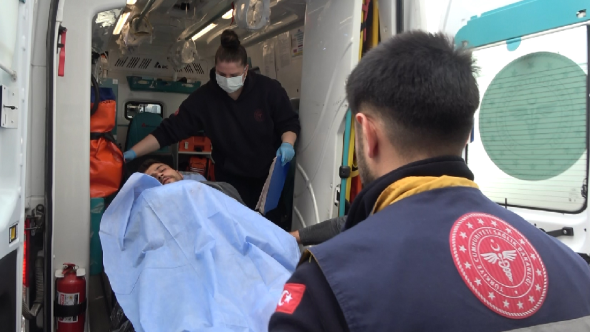 Bir çakmak için kuzenini bıçakladı