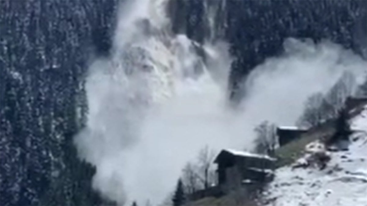 Trabzon'da çığ düştü, o anlar kameraya yansıdı