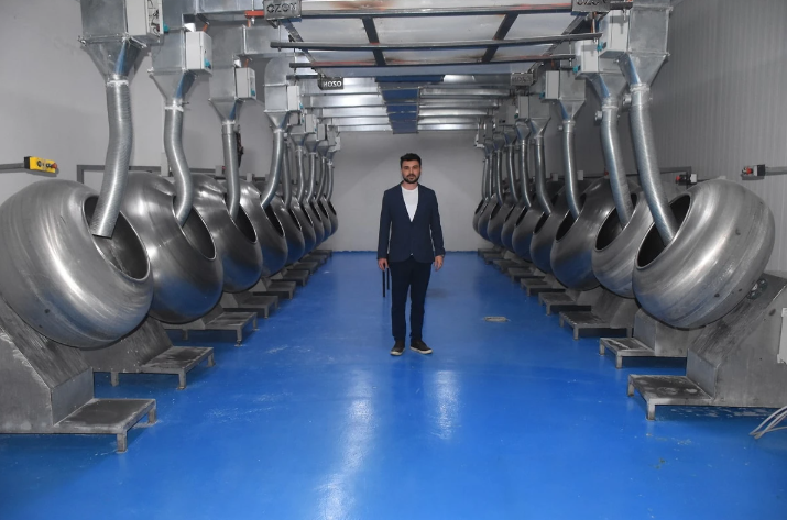 İşçisi olduğu fabrikayı satın aldı: 7 ülkeye satmaya başladı