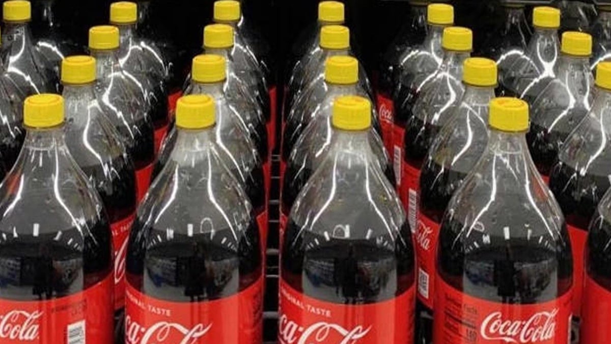 Yahudiler için özel üretilen sarı kapaklı Coca-Cola herkesin dikkatini çekiyor