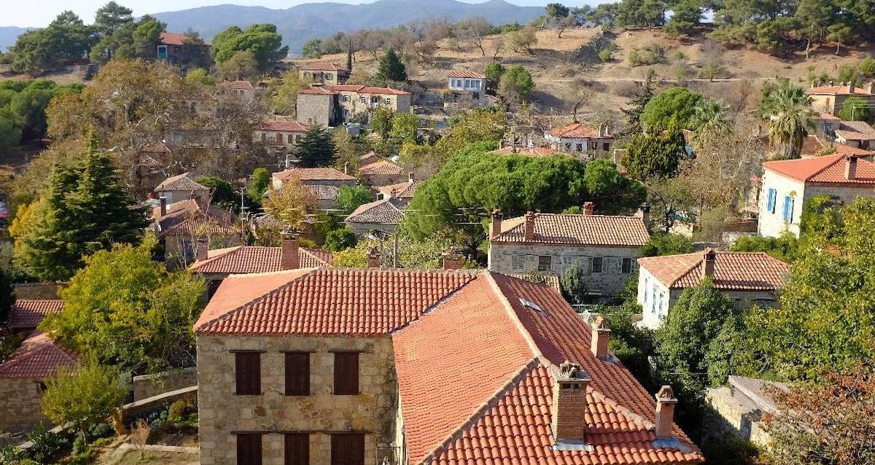 Dünya bu Türk köyünü konuşuyor: Rakiplerini tek tek eledi