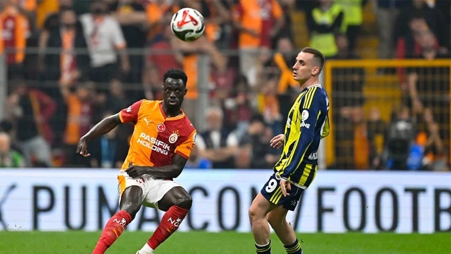 Derbi bitti hoparlörden Kerem Aktürkoğlu’nun sesleri yankılandı