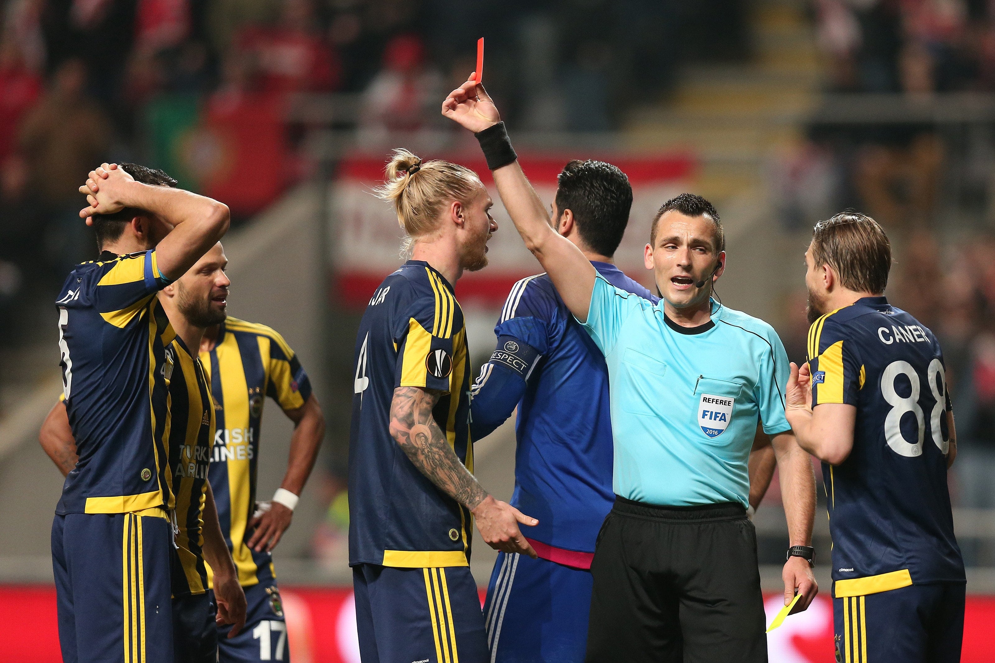 FIFA'dan Fenerbahçe'ye kabus yaşatan hakeme sürpriz görev