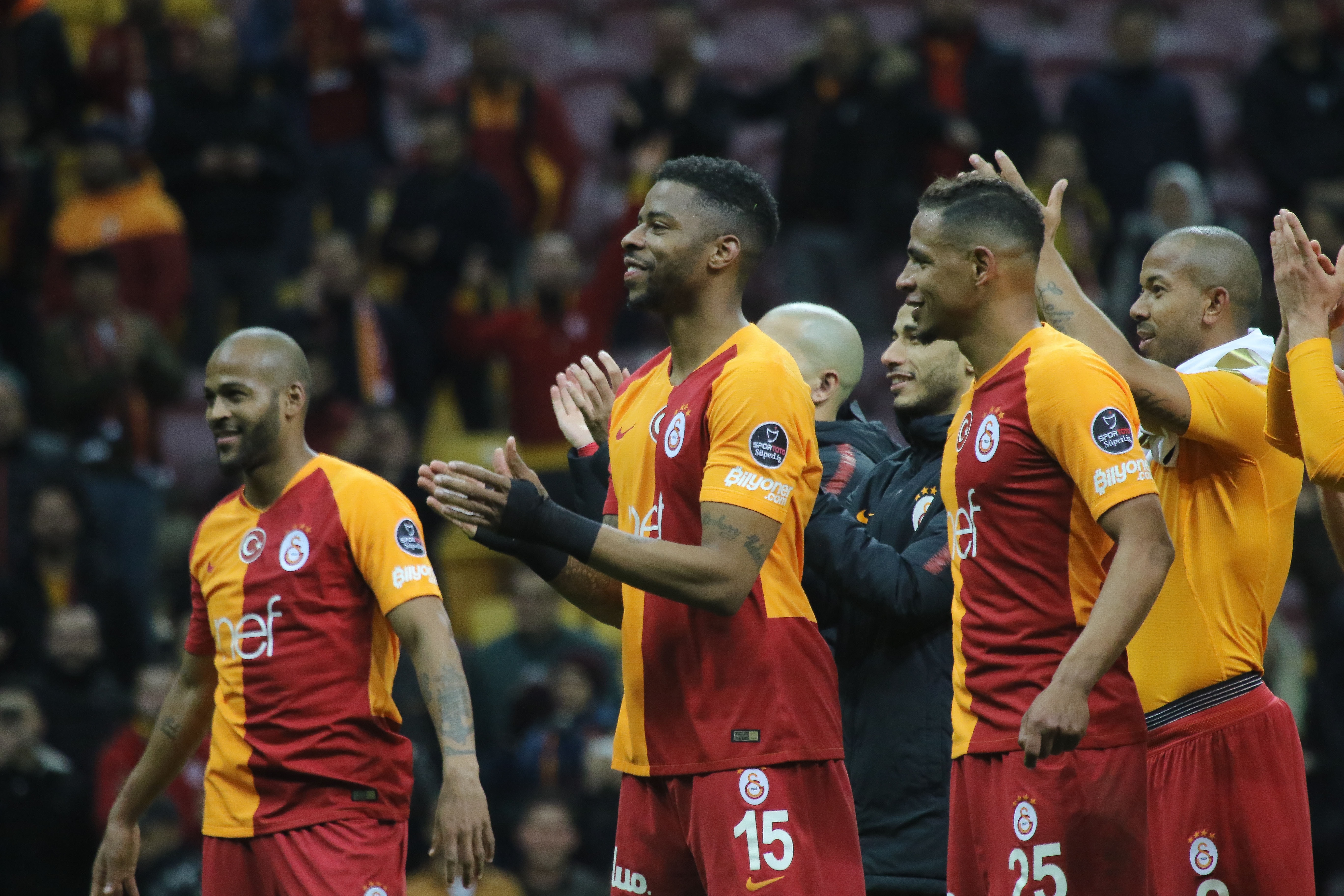 Eski Galatasaraylı yıldız futbolu bıraktı