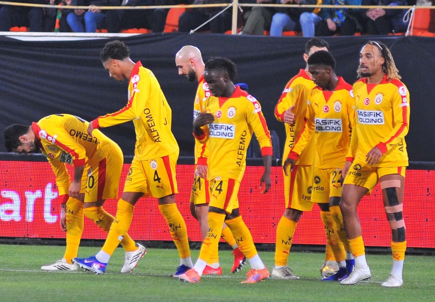 Galatasaray devre arasında aldı, sezon sonu ayrılıyor!