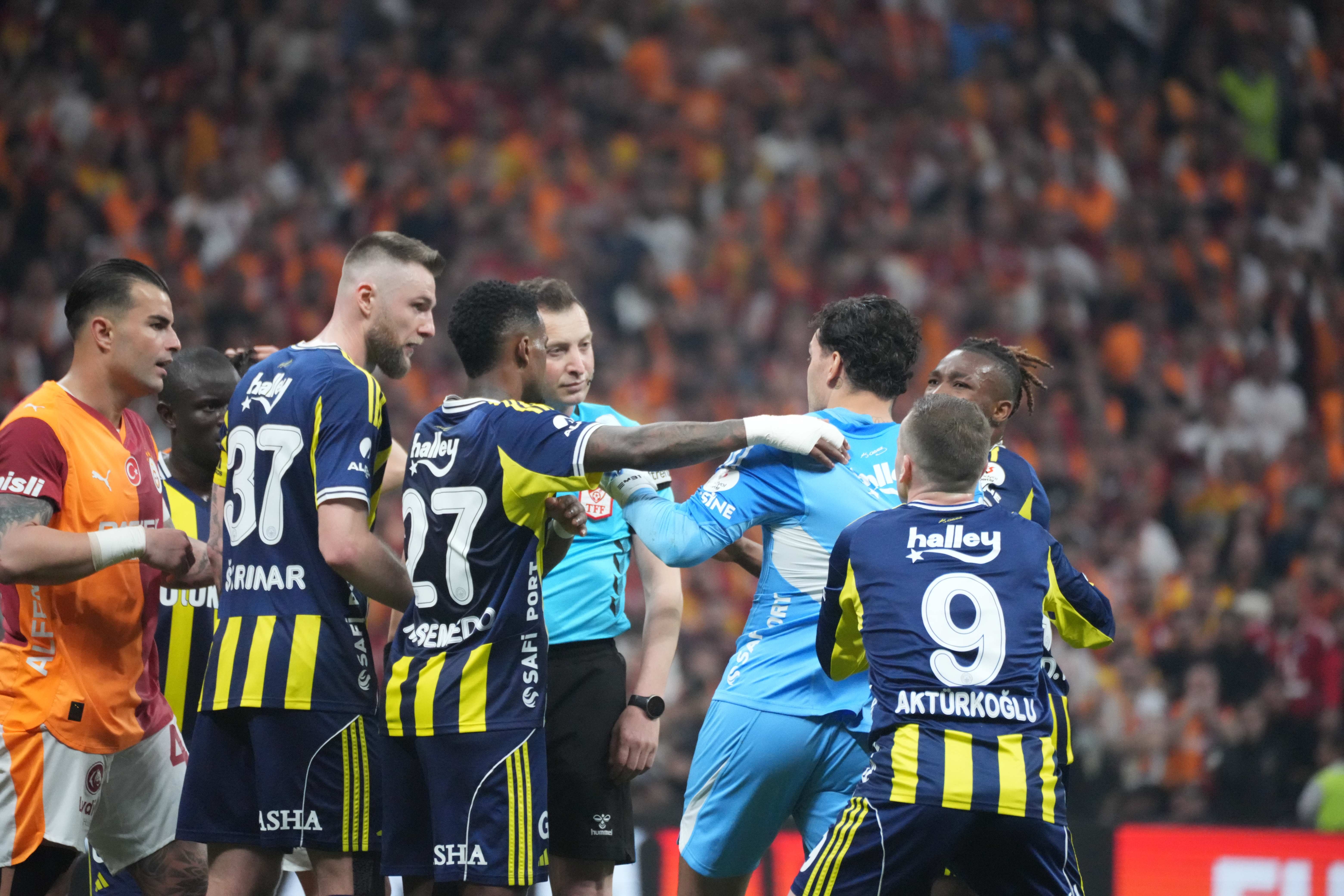 Ederson'un kartı bir devri yaktı