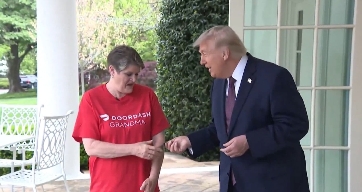 Trump hamburger siparişini getiren kuryeye 100 dolar bahşiş verdi