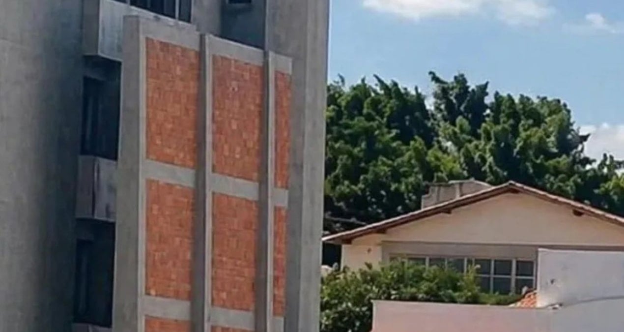 Komşu kavgası 14 metrelik duvara dönüştü