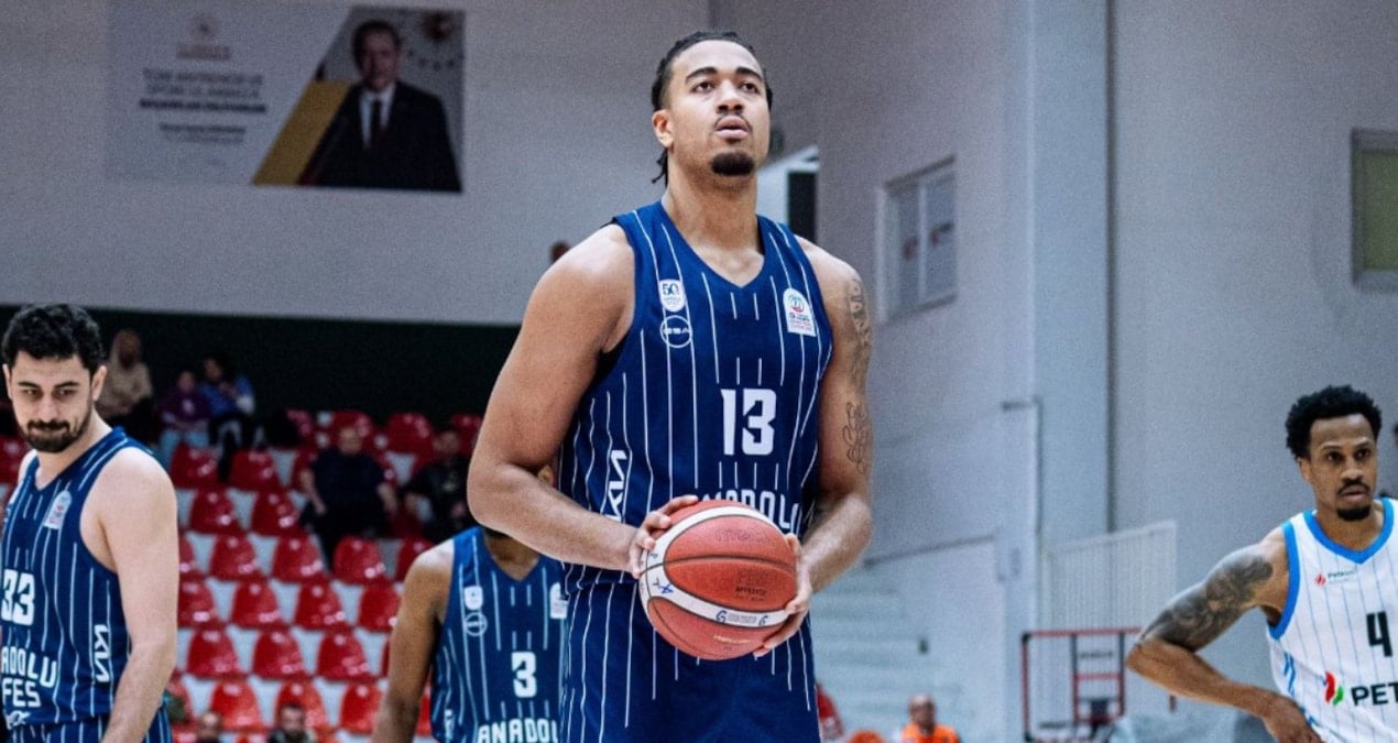 Anadolu Efes, İzmir'de farklı kazandı