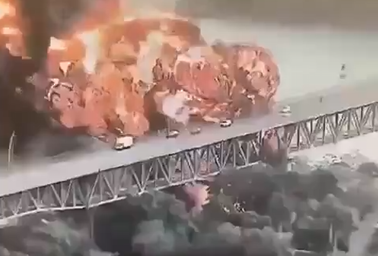 Panama'da kritik köprüde dev patlama: 1 kişi öldü