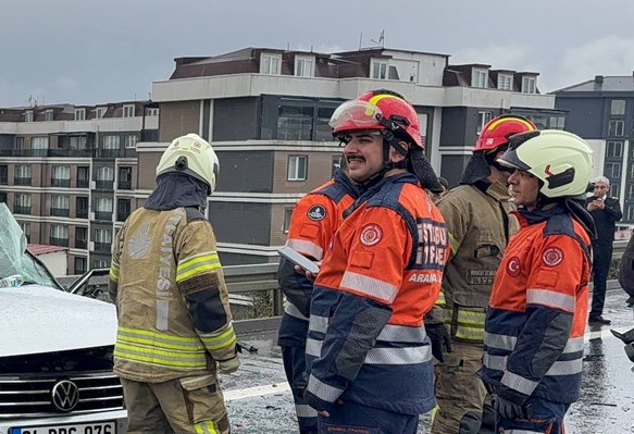 Çekmeköy'de trafik kazasında 4 kişi yaralandı