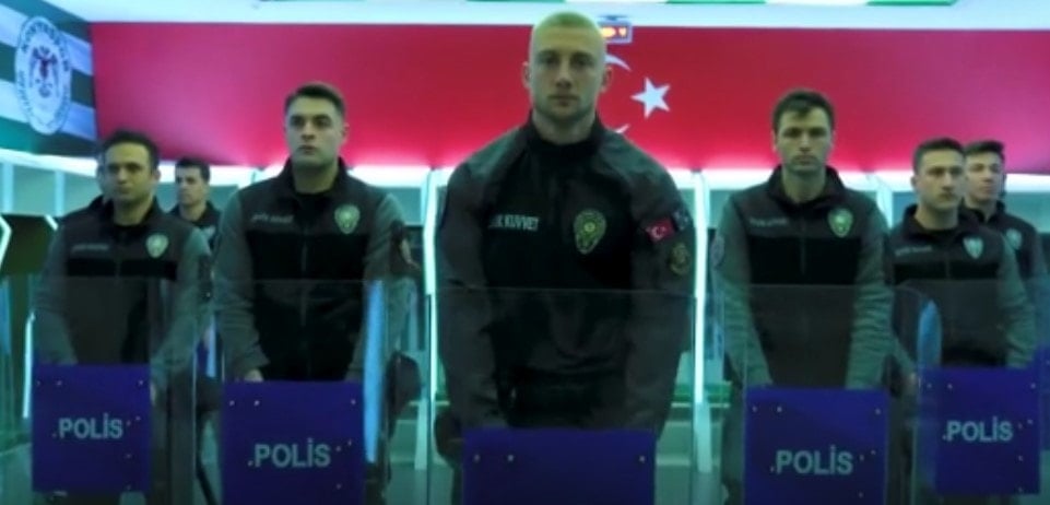 Konyasporlu futbolculardan 'Polis Haftası' sürprizi