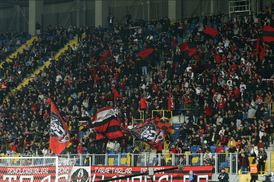 'Gençlerbirliği saha dışını çekişmenin kurbanı edilemez'