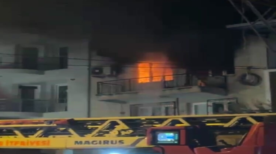 İzmir'de ev yangını: 1 kişi hayatını kaybetti, 1 kişi ağır yaralandı
