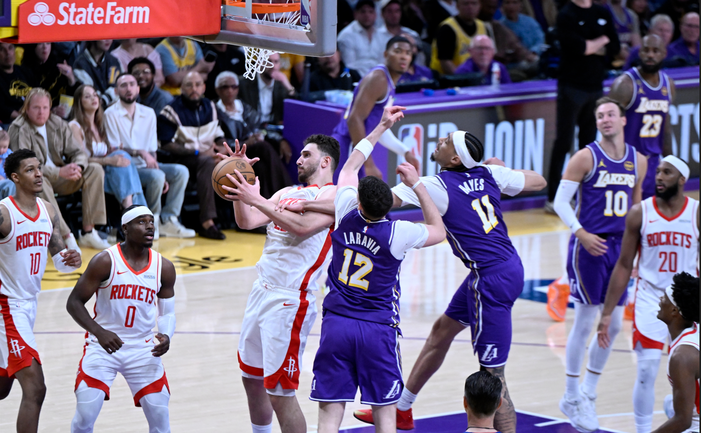 Alperen Şengün, Lakers'a tek başına direndi