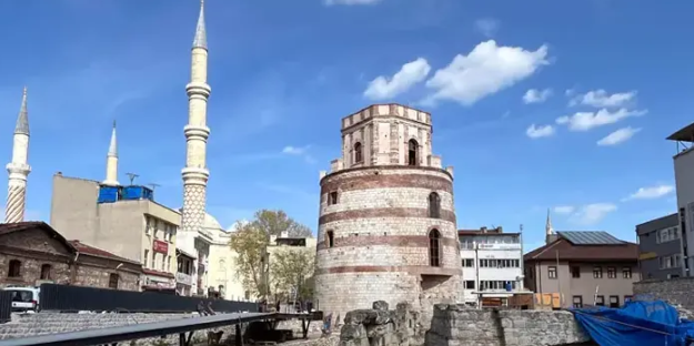 Tarihi kule için yeni karar