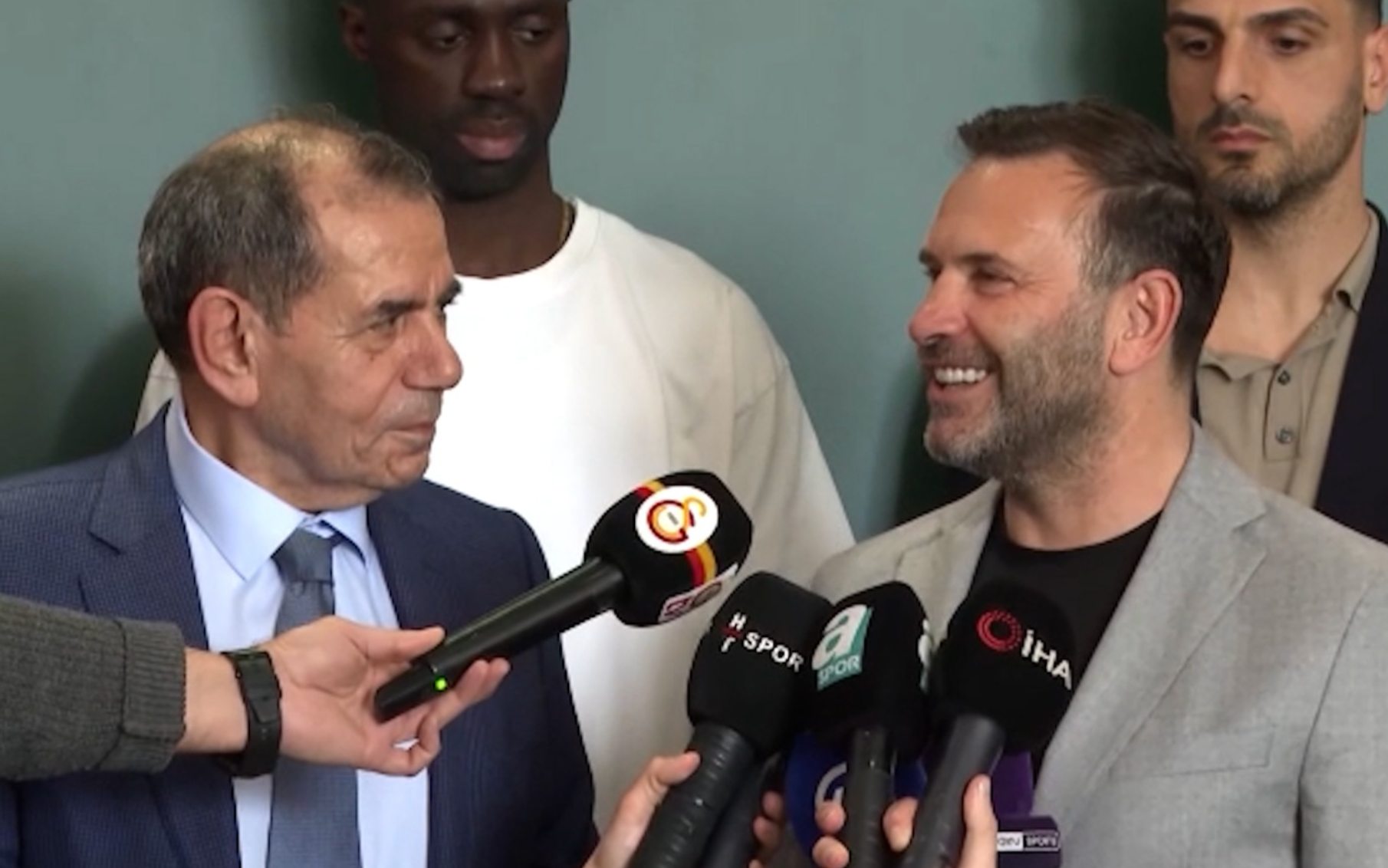 Dursun Özbek ve Okan Buruk Milli Takım'ı kutladı