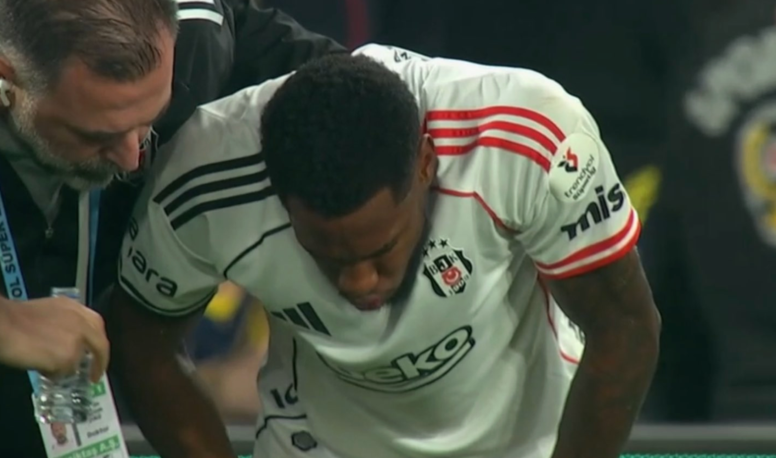 Beşiktaş'ta Murillo şoku! Hastaneye kaldırıldı