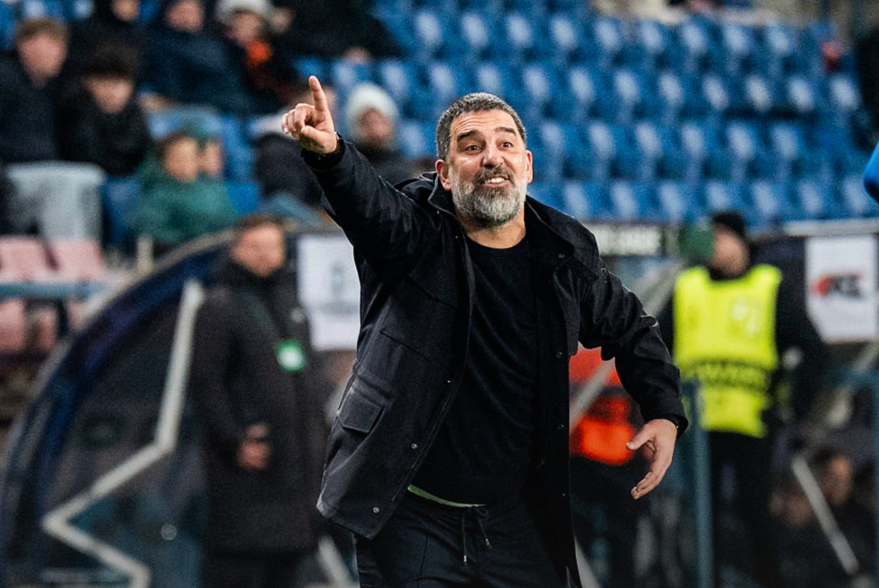 Bir anda alarmlar çalmaya başladı! Arda Turan'ın maçında hava saldırısı paniği