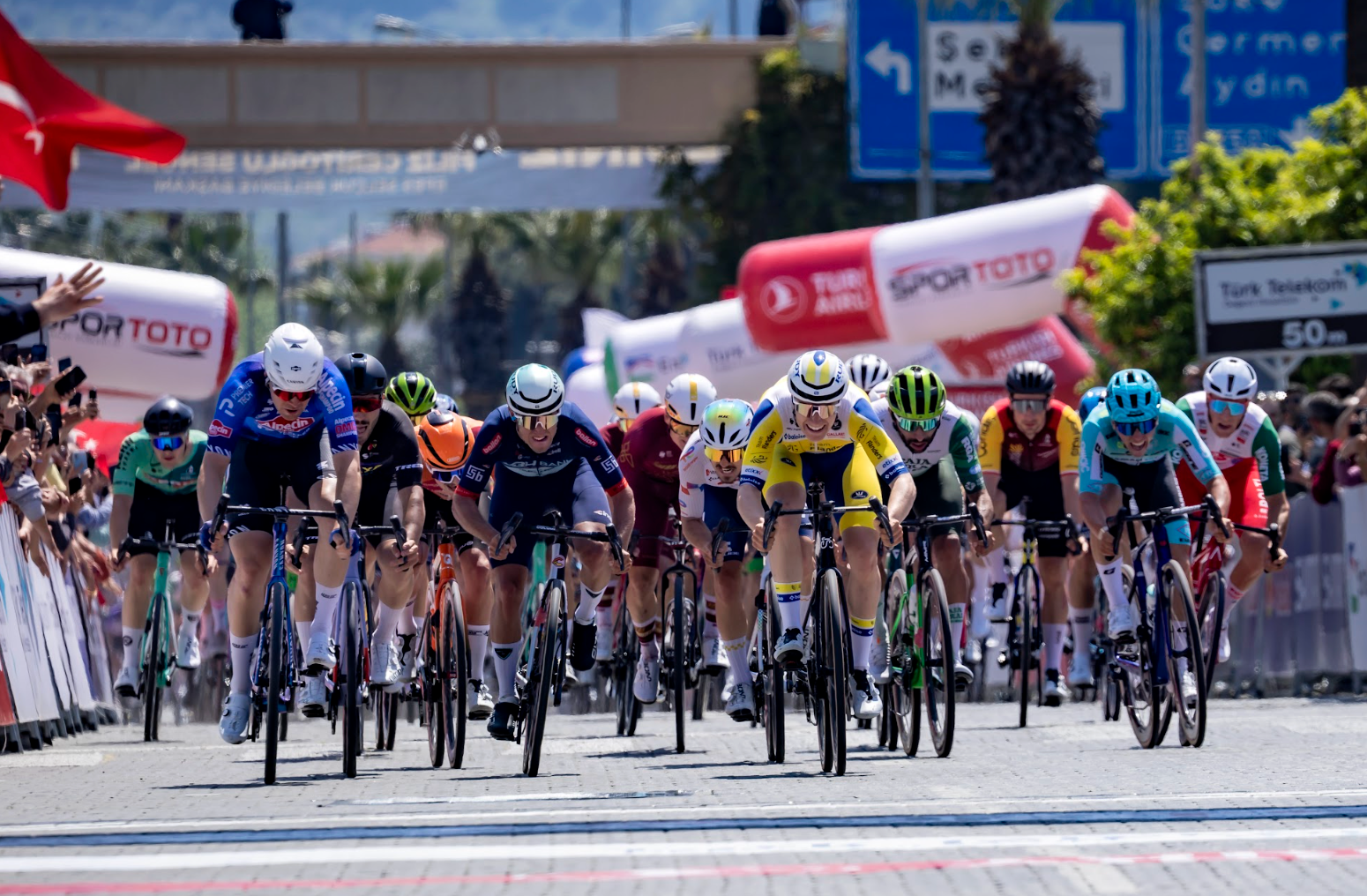 Cumhurbaşkanlığı Bisiklet Turu resmen başladı! İşte ilk etabı kazanan isim