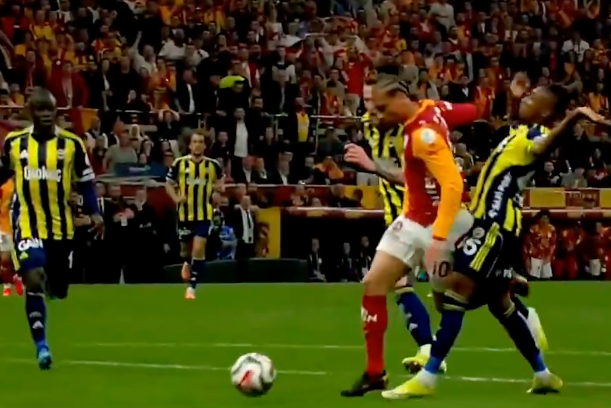 Galatasaray penaltı bekledi! Yasin Kol devam dedi