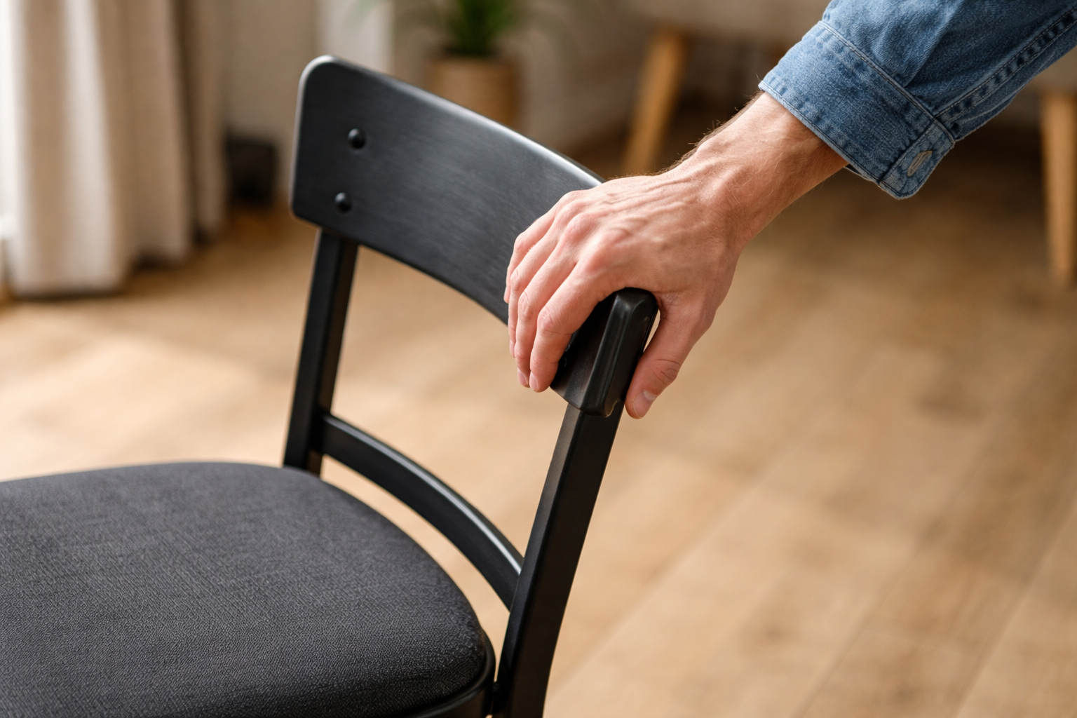 Sandalyesini düzeltenler dikkat: Psikolojiye göre bu küçük hareket karakterinizi ele veriyor