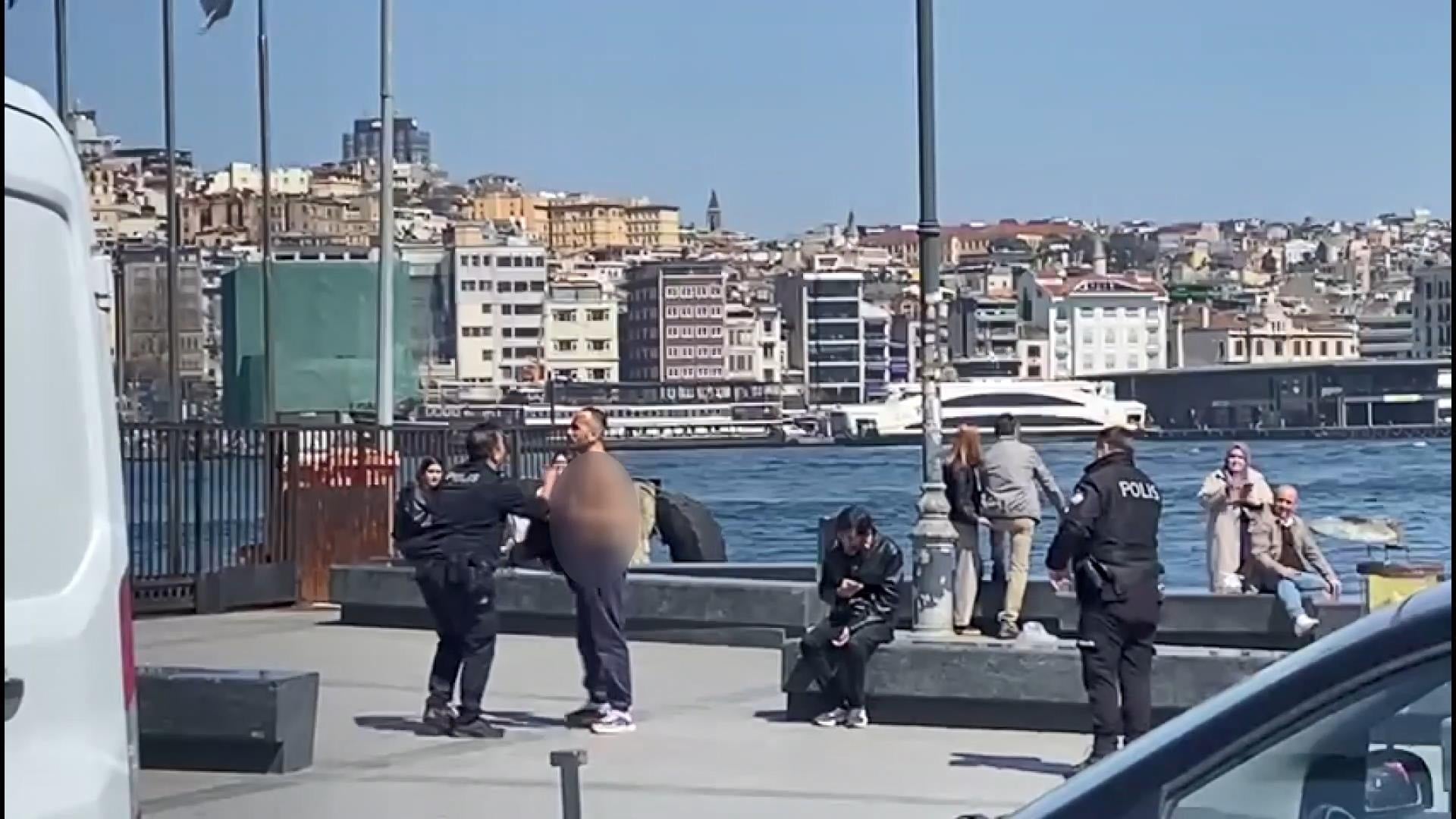 Fatih'te dehşet anları: Büfeden aldığı döner bıçağıyla boğazını kesti