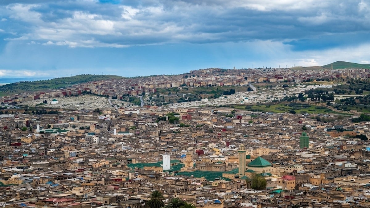 9 binden fazla sokağı var ama araba kullanmak yasak