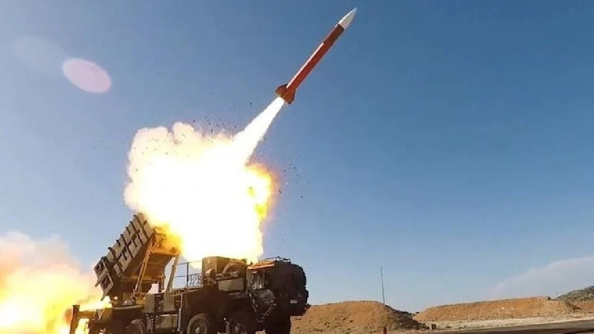 İran İsrail ve ABD'nin bölgedeki petrol rafinelerini hedef aldı