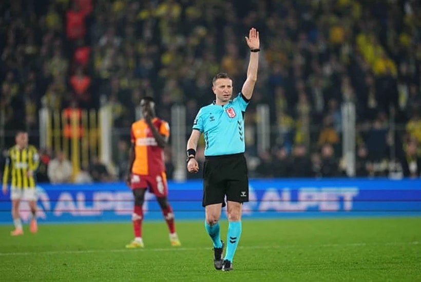 Kolbastı atama! G.Saray-F.Bahçe derbisinde öyle bir hakeme düdük verildi ki kıyamet koptu 