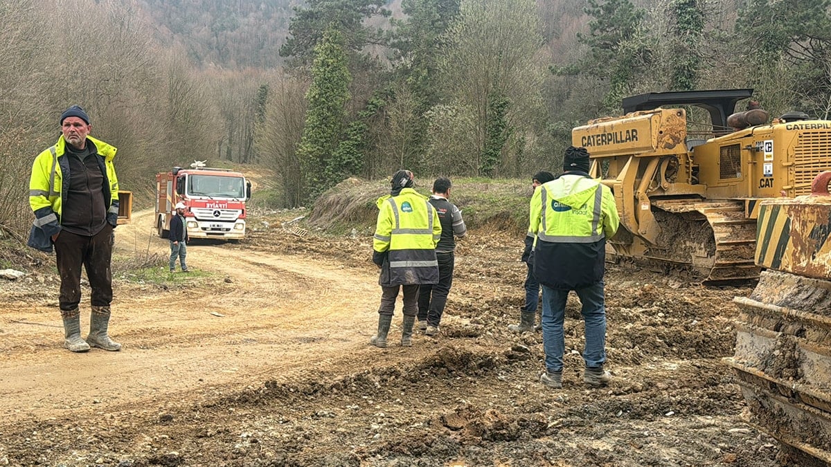 Göçük altında kalan işçilerden kötü haber: Bir kişi hayatını kaybetti