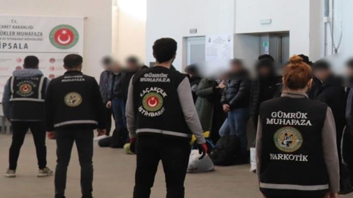 Gümrükler Muhafaza ekipleri 233 kaçak araca el koydu