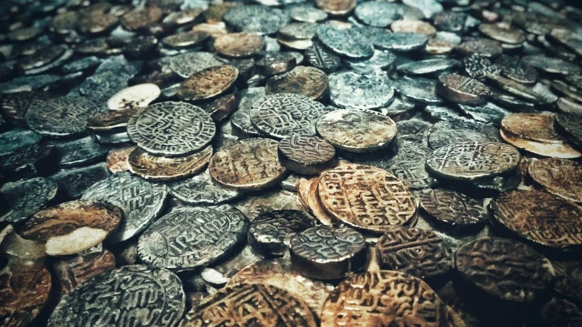 Tadilat yaparken milyoner oldu: Evin bodrumundan külçe külçe altın çıktı