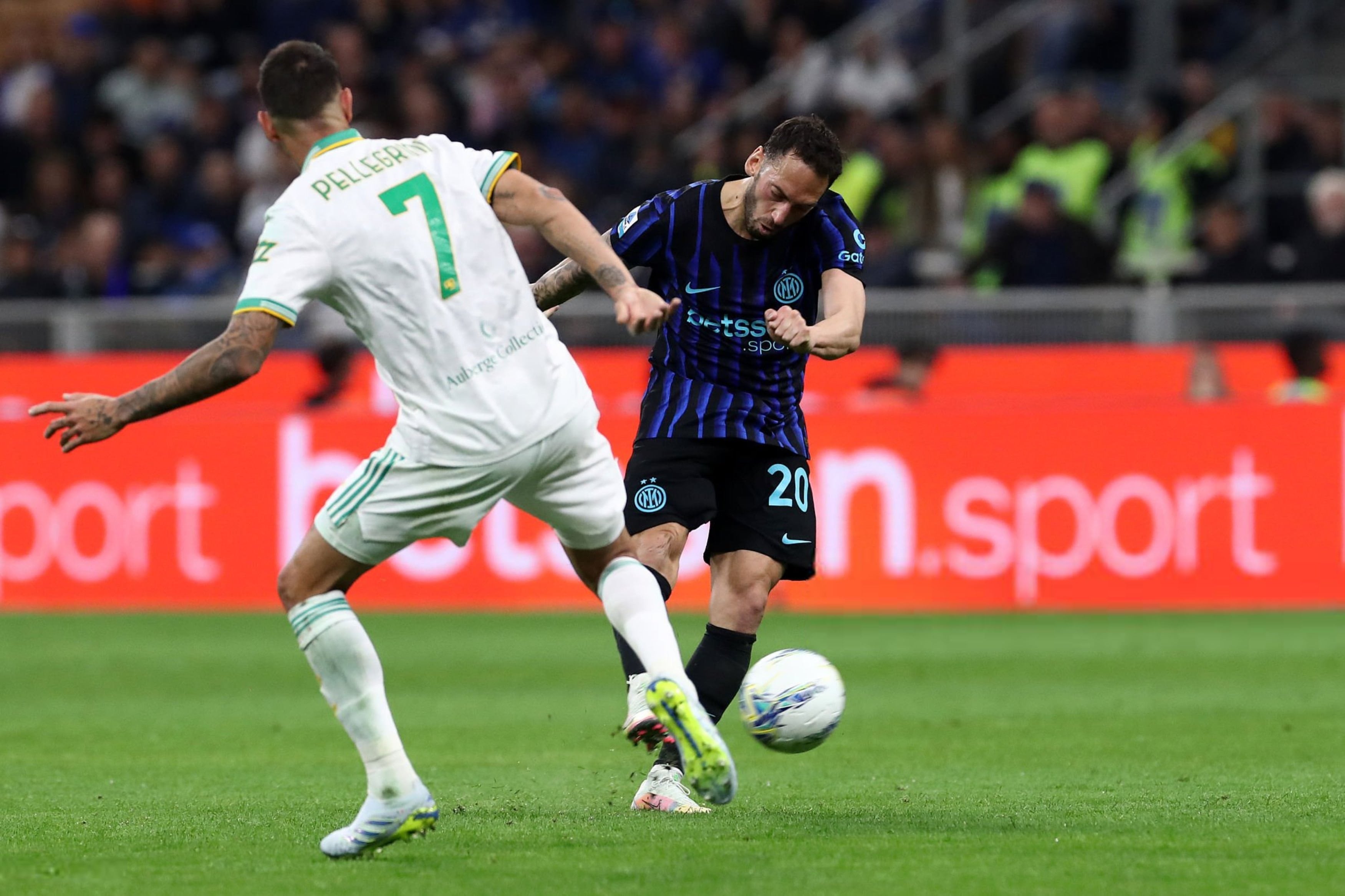 Hakan Çalhanoğlu'ndan Roma ağlarına müthiş gol!