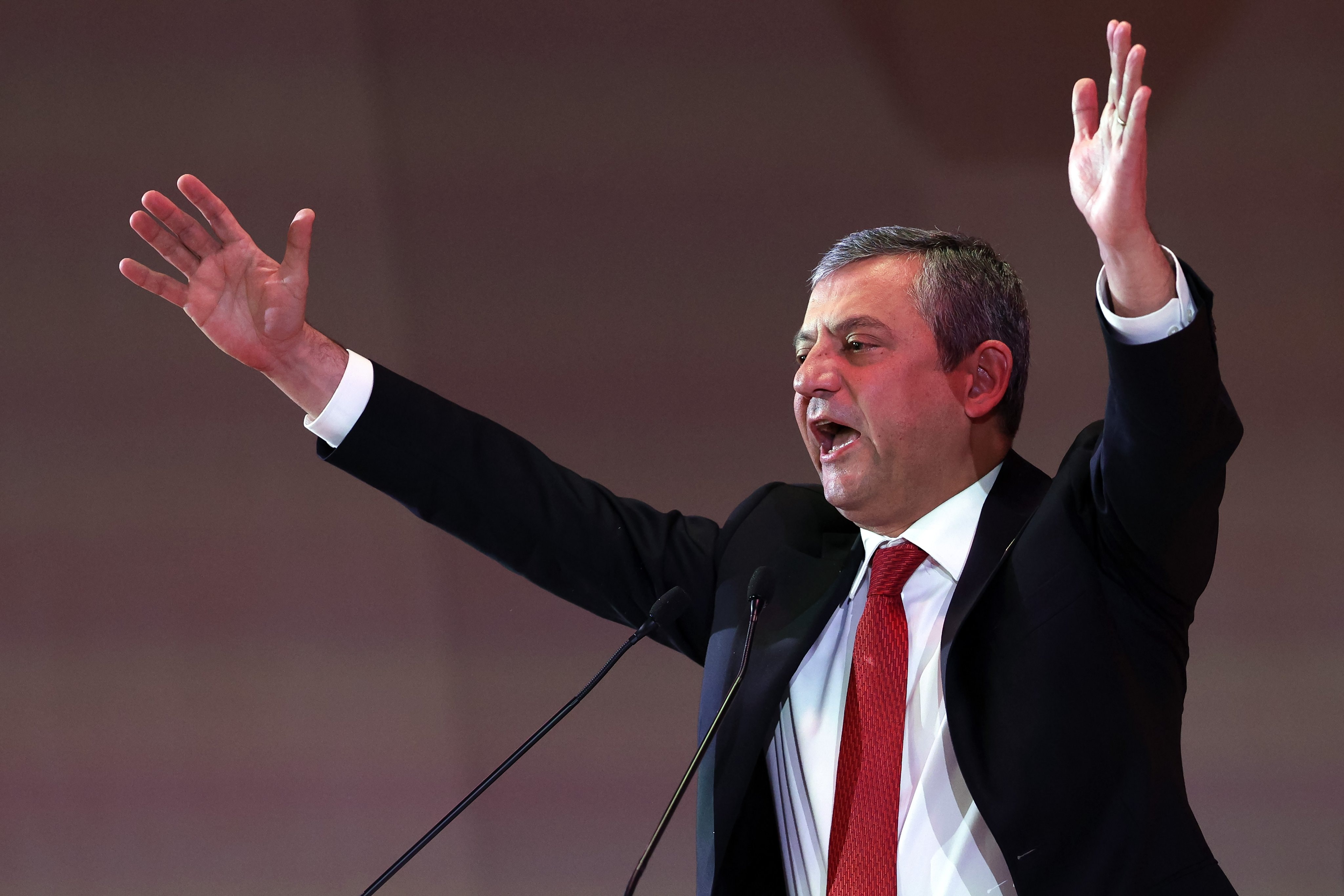 Özgür Özel'den İspanya'da 'demokrasi cephesi' çıkışı