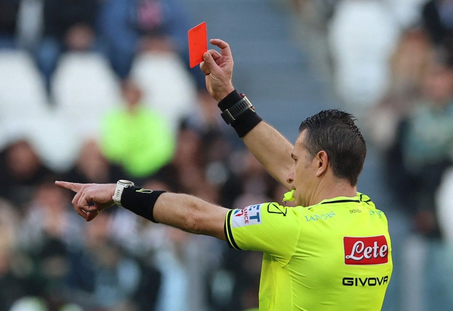 İtalya'da hakem skandalı! Gece yarısı istifa geldi