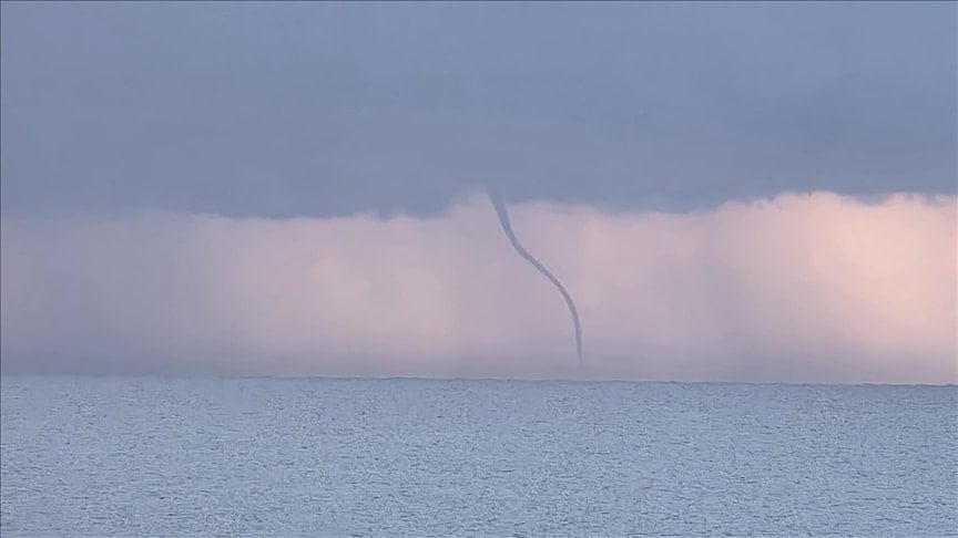 Alanya'da denizde hortum oluştu