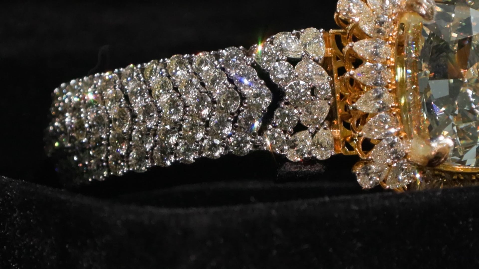 Türkiye tarihine geçti: 3 milyon dolarlık dev pırlanta emniyette