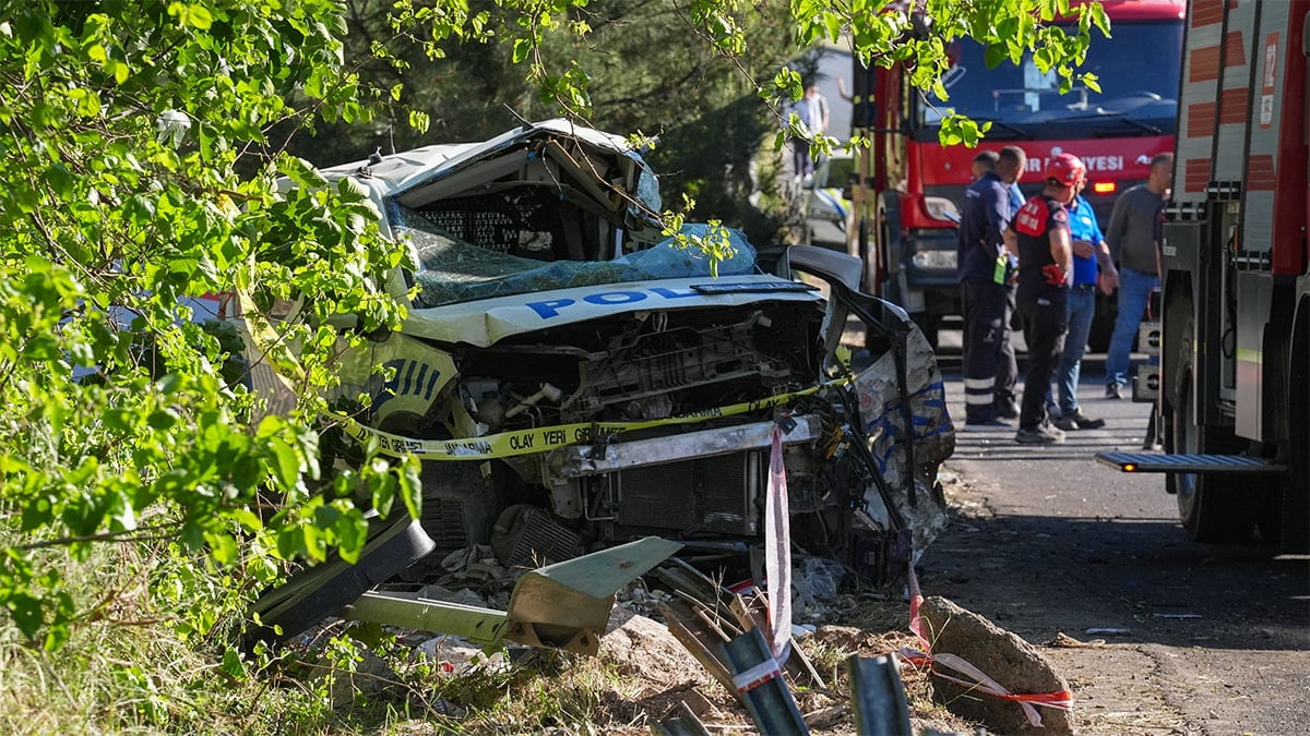 Freni boşalan TIR çok sayıda aracı biçti... Ölü ve yaralılar var